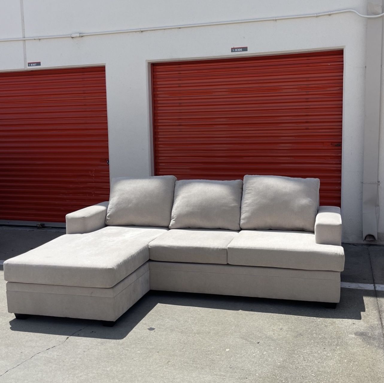 Reversible chaise beige sofa