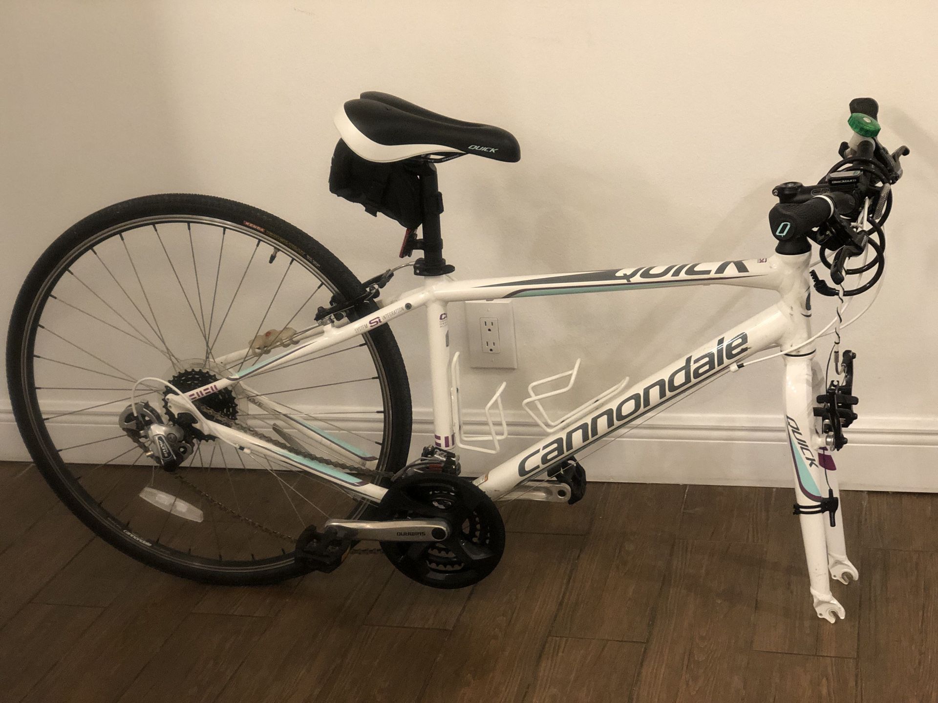 Cannondale Quick C4 Hybrid Bike