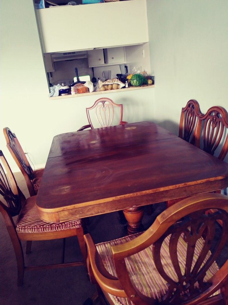Dining table With 6 Chairs And Buffer
