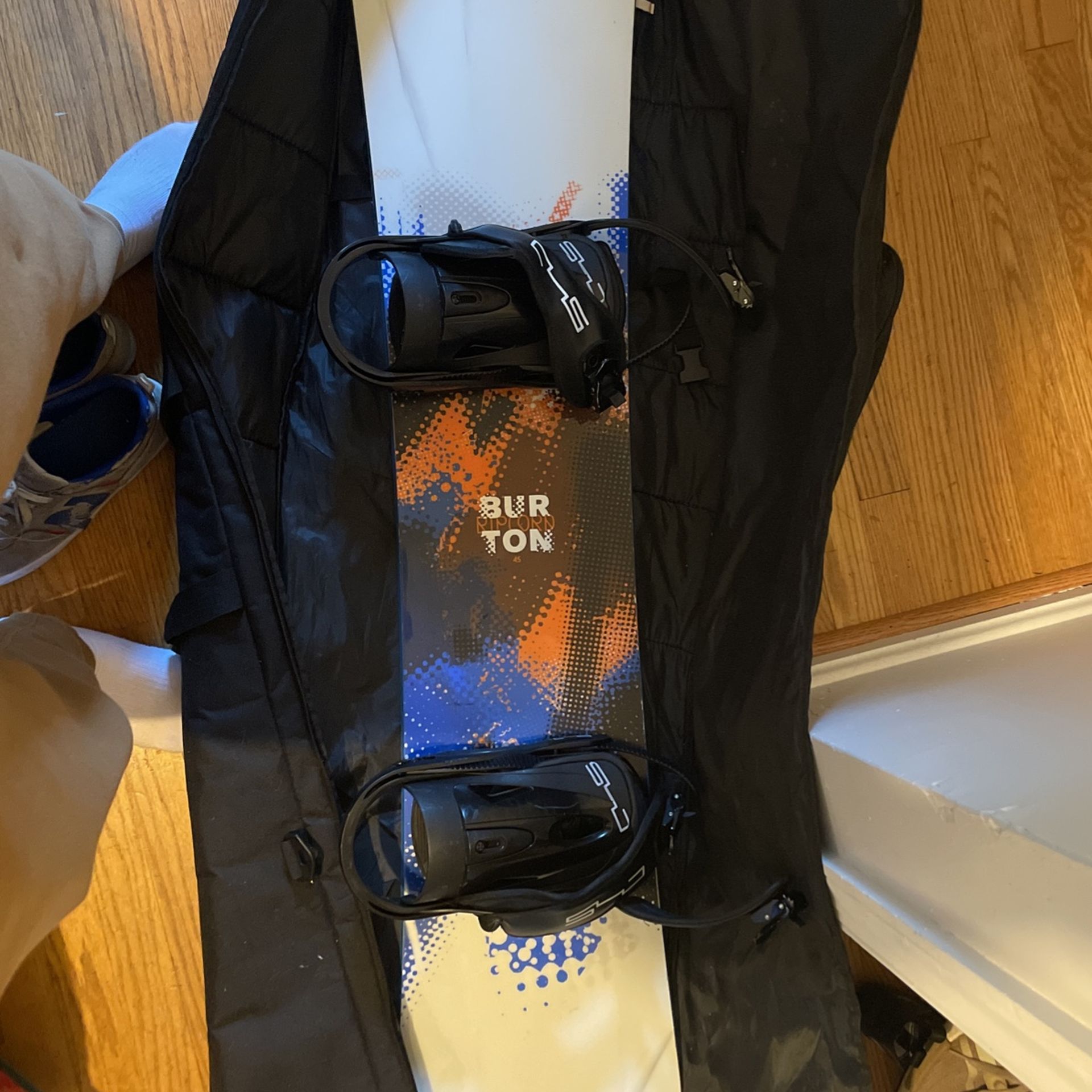Burton RipCord 145 cm snowboard with Grayne bag