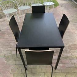 SMALL APARTMENT SIZE DINING TABLE WITH CHAIRS 