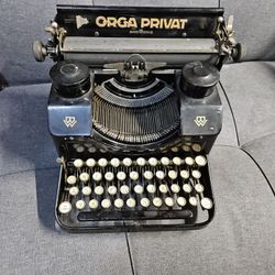 Vintage Orga Privat typewriter