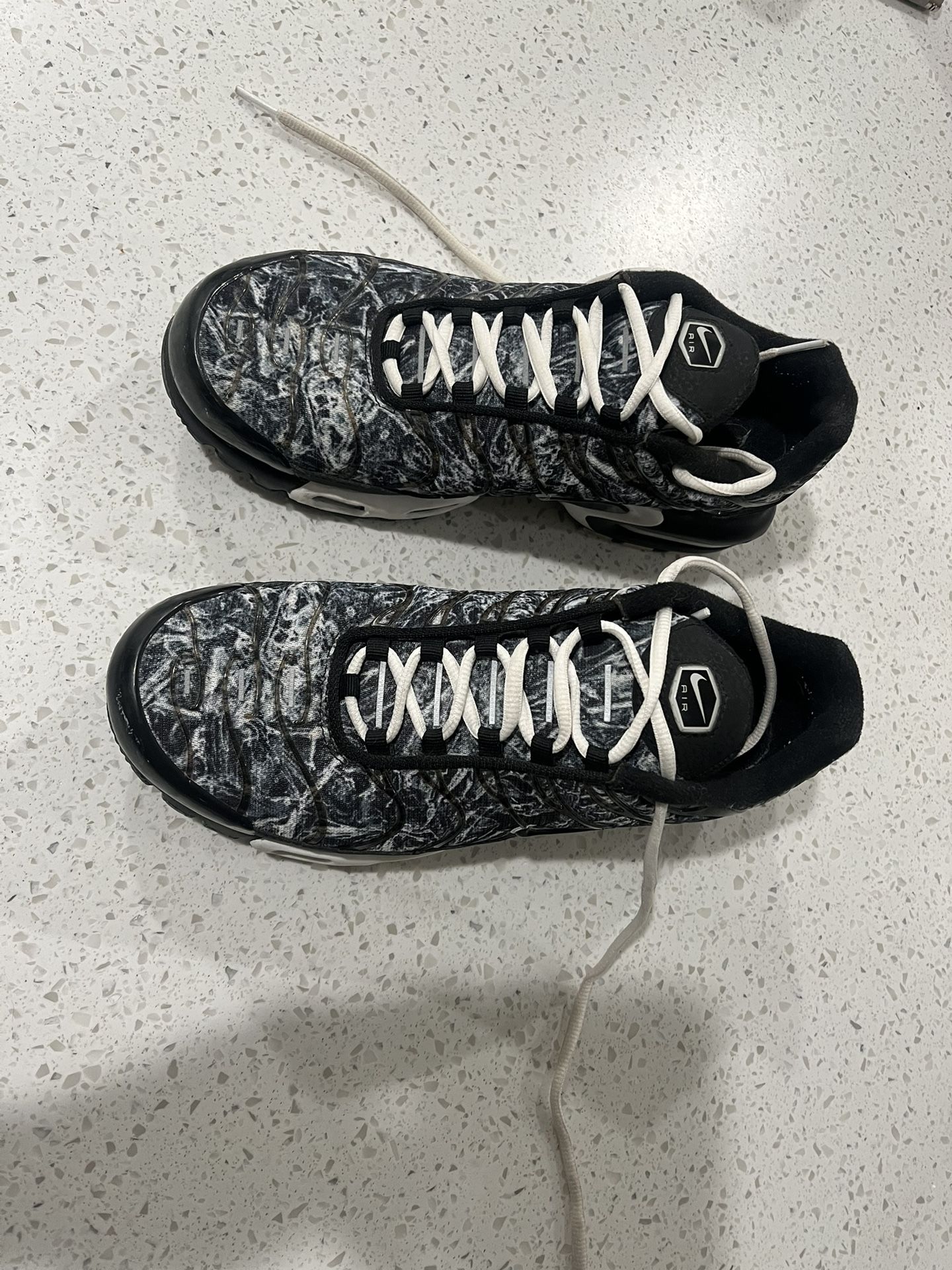Nike Air Max Plus Dark Smoke Grey Mens Size 8.5