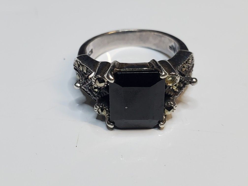 Vintage/Estate Sterling Silver 925 Black Onyx/ Marcasite Ring Size 7 (Missing 1 Marcasite Stone)