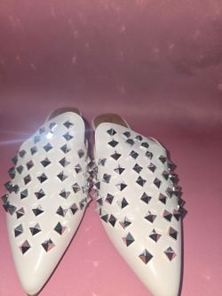 White flats w stones