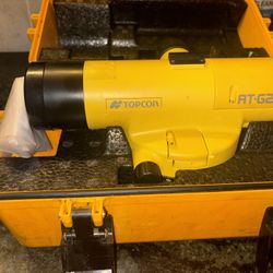 TOPCON AUTO LEVEL AT-G2 SURVEYING W/Carrying Case. 