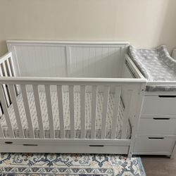 Graco Hadley 5-in-1 Convertible Crib and Changer with Drawer