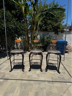 Set of 3 Swivel Bar Stools – Metal & Wood Design