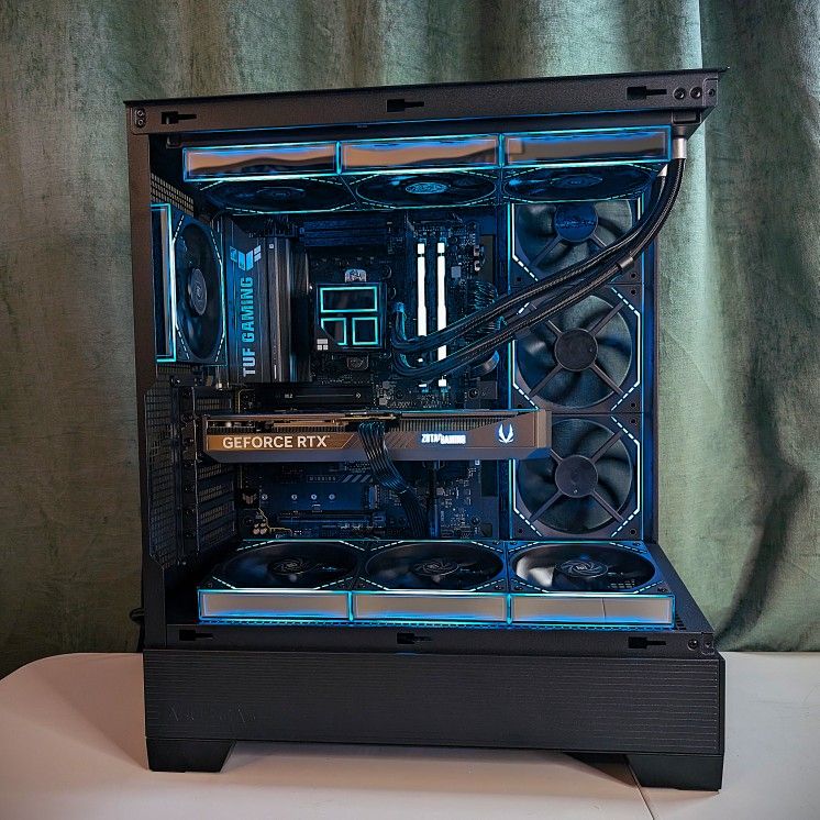 RTX 5070 // Ryzen 7 7800X3D // 32 GB DDR5 // 1 TB Gen4 NVMe // WiFi