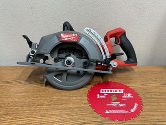 Milwaukee 2930-20 M18 FUEL 18V Lithium-Ion Cordless 7-1/4 in. Rear Handle Circular Saw (Tool-Only)