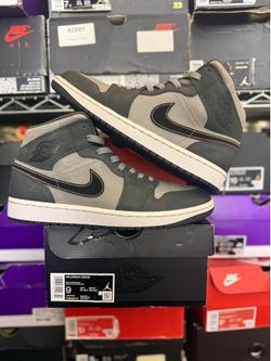 Jordan 1 Mid Midnight Stadium Size 9