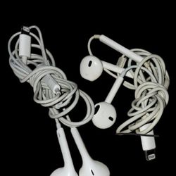 2 pairs of Apple iPhone/iPad wired Earbuds