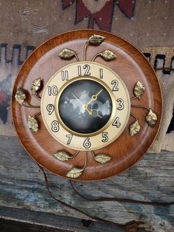 Vintage United Wall Clock retro metal leaves art deco model