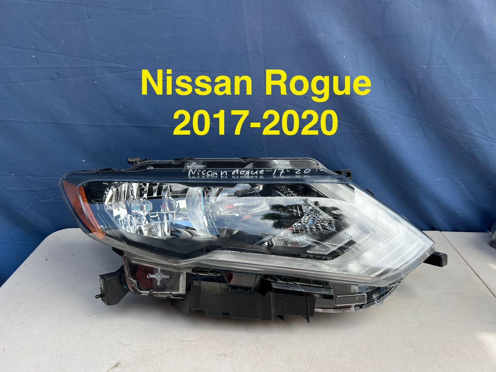 2017-2020 Nissan Rogue Headlight OEM