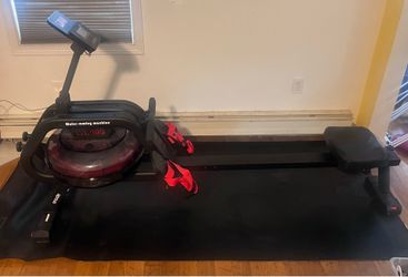 Snode water rowing machine with anti-scuff mat