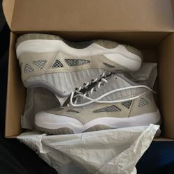 Air Jordan 11 Retro Low I.E.