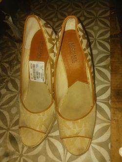 Woman's shoes size 10