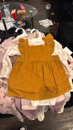 Baby's clothes size 03-3 or 3-6
