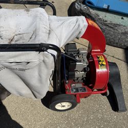 MTD Yard Machines Briggs & Stratton 5 Hp 2 In 1 Commercial Blower Vacuum.