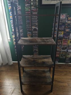 2 Wooden Shelf Units