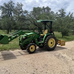 John Deere 4320 4wd Utility Tractor With Attachments