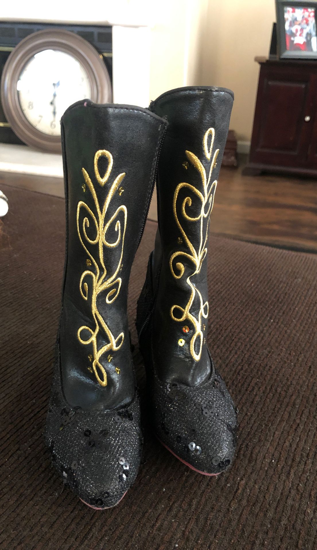 DISNEY STORE ELSA BOOTS 9.5