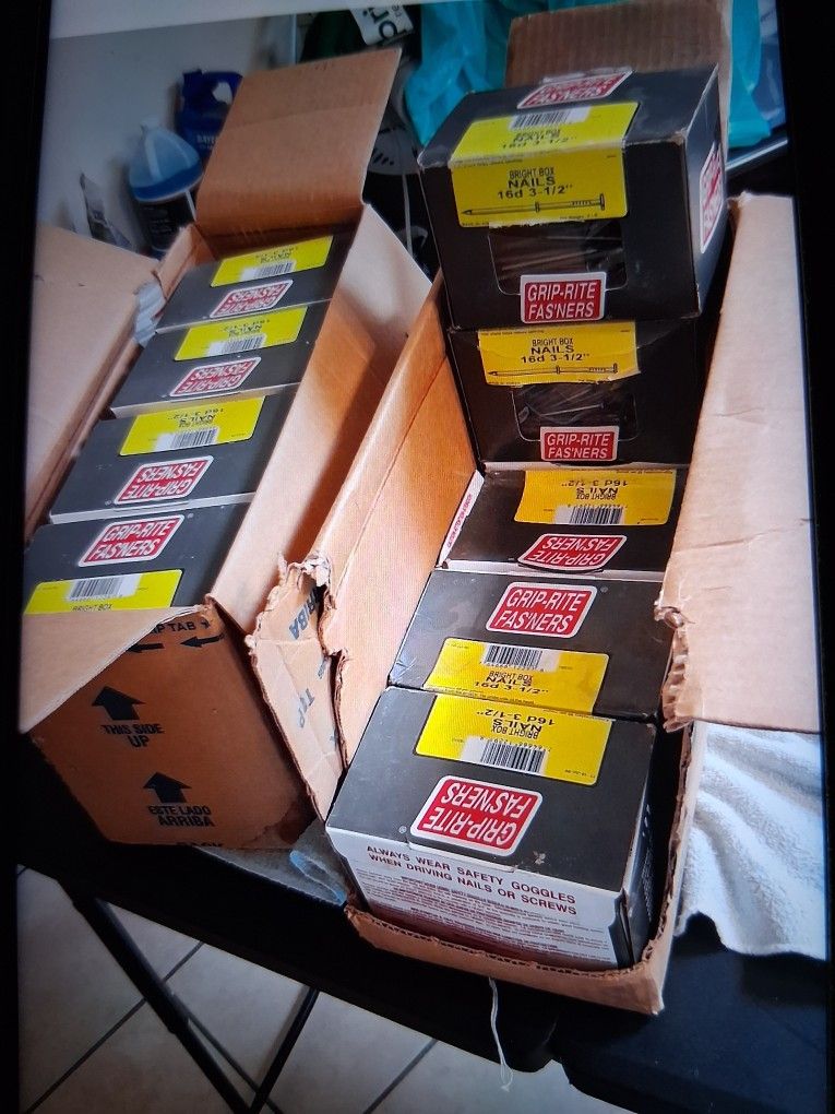 8- Cajas De Clavos X $10- Each Bright Box Nails-- Oildale