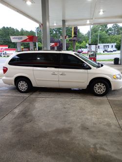 2005 town and country