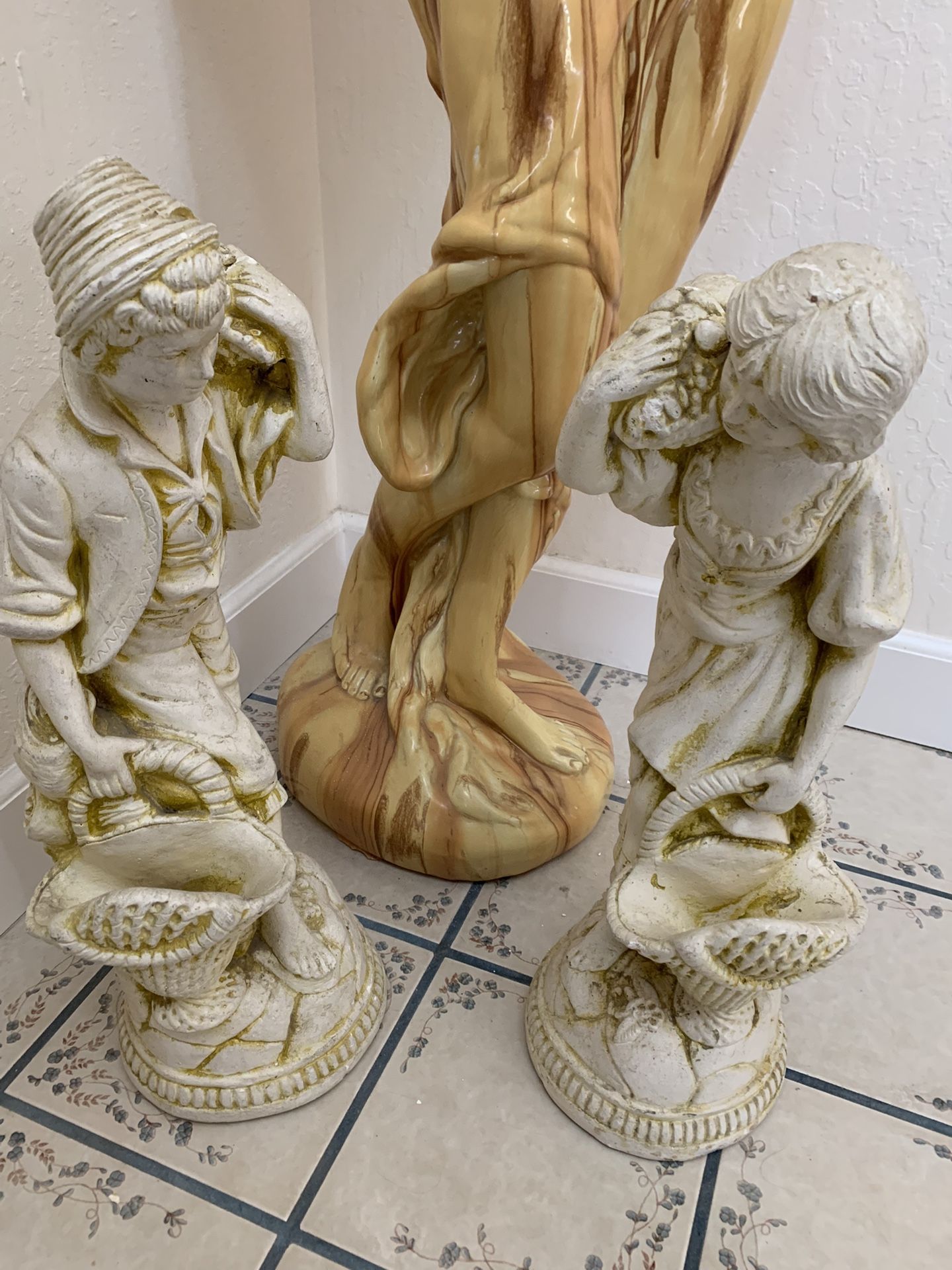 2 Small Statue 