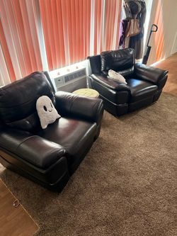 Set of 2 Black Leather Armchairs