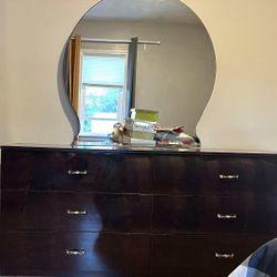 Dresser With Mirror 