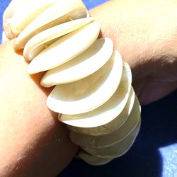 Shell Stretch Bracelet