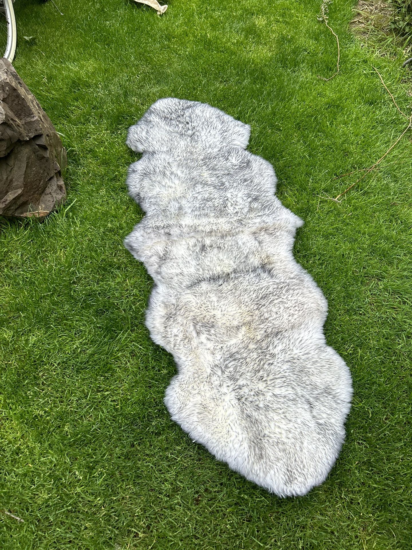 Premium Sheepskin Rug. Brand New.