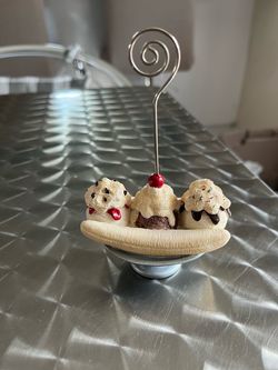 Desk accessory for holding cards