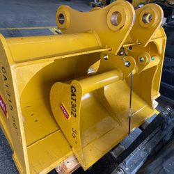 Caterpillar 302 cleanup bucket 36” inch width