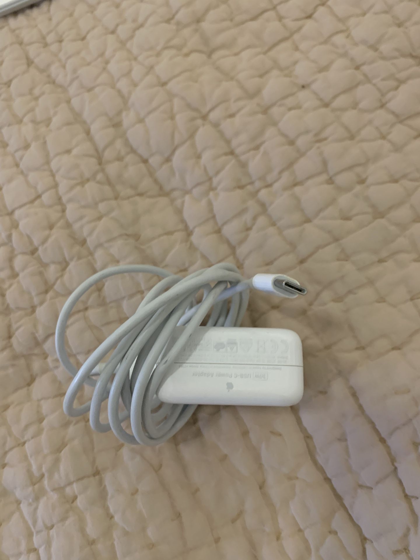 30W USB-C Power Adapter + 240W USB-C Charge Cable (2 m)