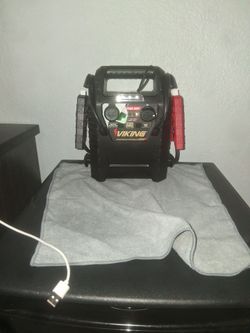 VIKING 1000 Peak Amp Multifunction Jump Starter and Power Pack with 150 PSI Air Compressor