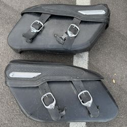 Genuine Harley Davidson Road King Classic 1(contact info removed) leather saddlebags pair
