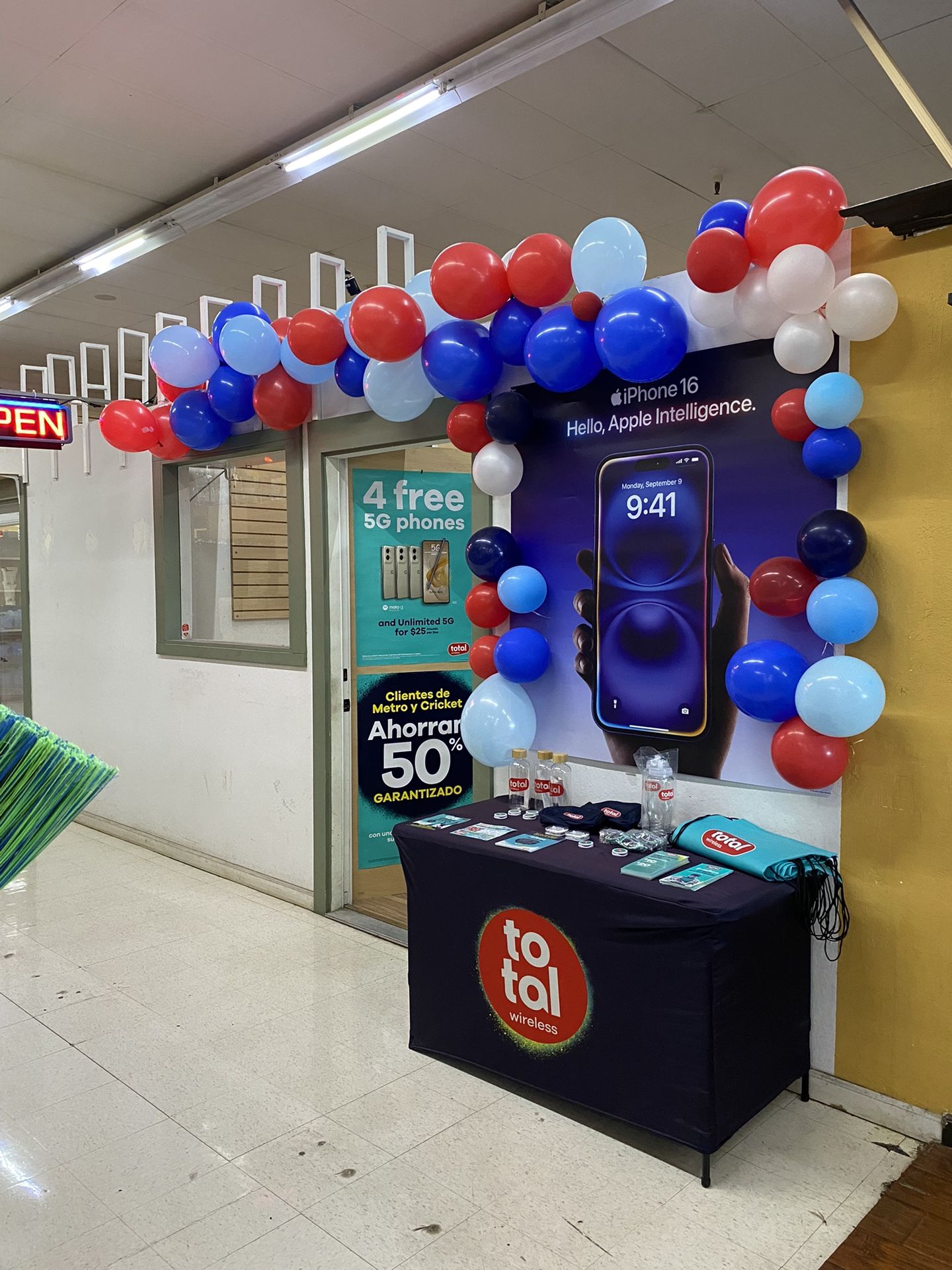 Total Wireless is now inside la Favorita!!