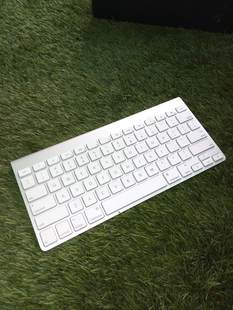Genuine Apple A1314 Keyboard