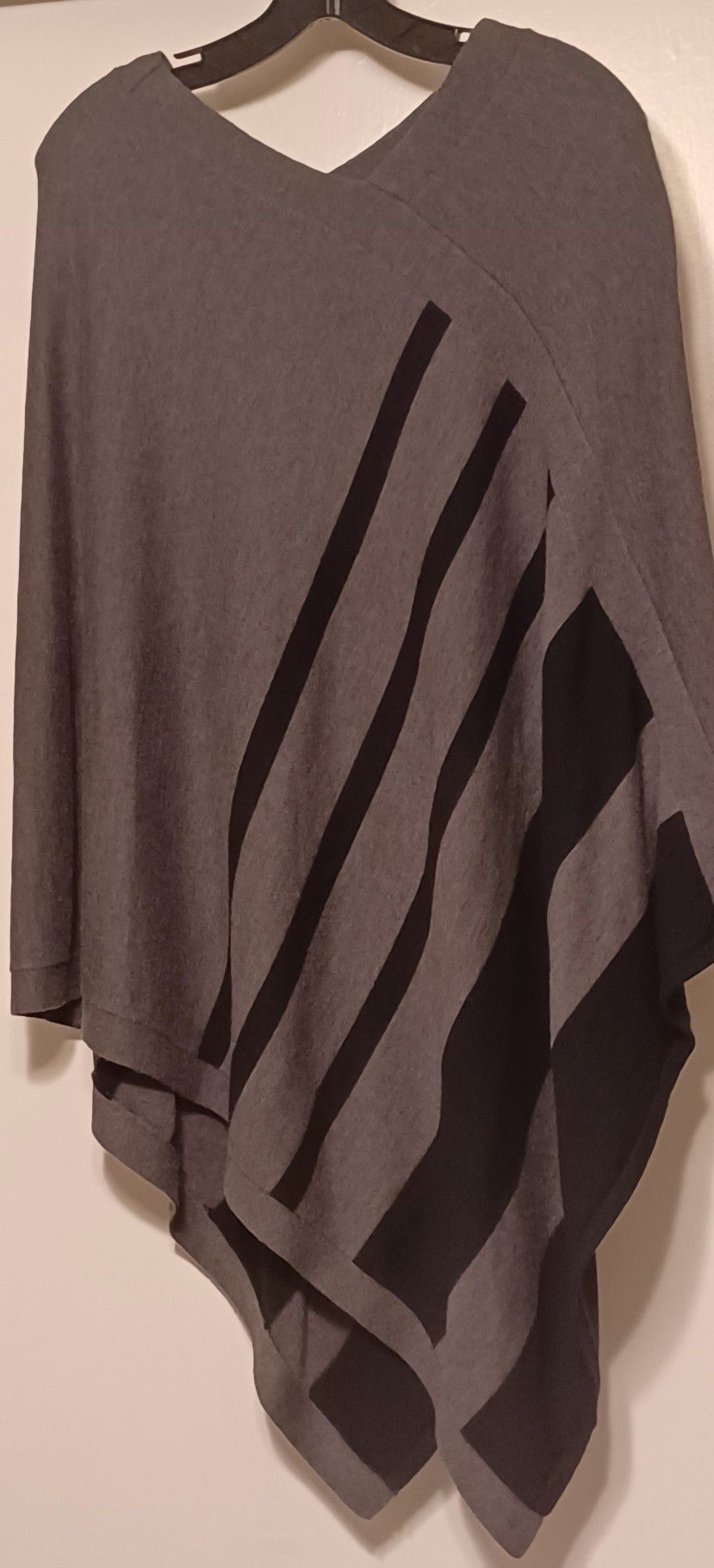 Poncho Gray And Black Size Large