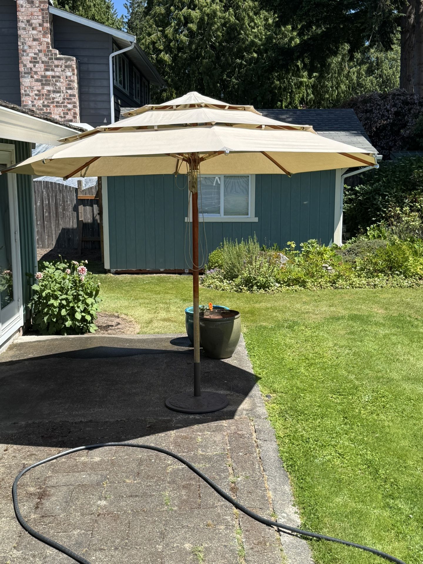Heavy Duty Market Umbrella And Base