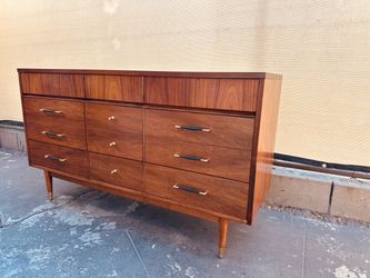 Mid-Century Modern Walnut 9-Drawer Dresser, c.1960’s
