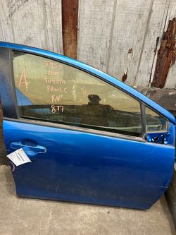 2012 - 2019 Toyota Prius C front door passenger side blue Tag# 9190