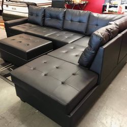 BRAND NEW REVERSIBLE SECTIONAL SOFA WOTH STORAGE OTTOMAN 
