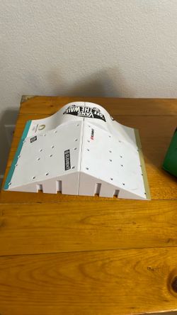 Tech deck ramp