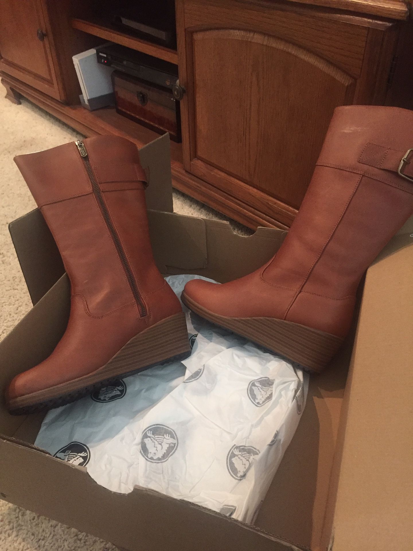 Brand new, never worn, still in box, very cute Crocs boots. Size 7 1/2.