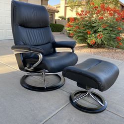 Immaculate! Ekornes Stressless “ View “ Swivel Recliner And Ottoman