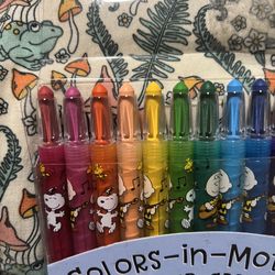 Colors-in-Motion Peanuts Twist-Up Crayons