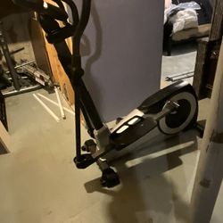 Weslo Momentum r52 Elliptical Bike with digital screen CASH ONLY